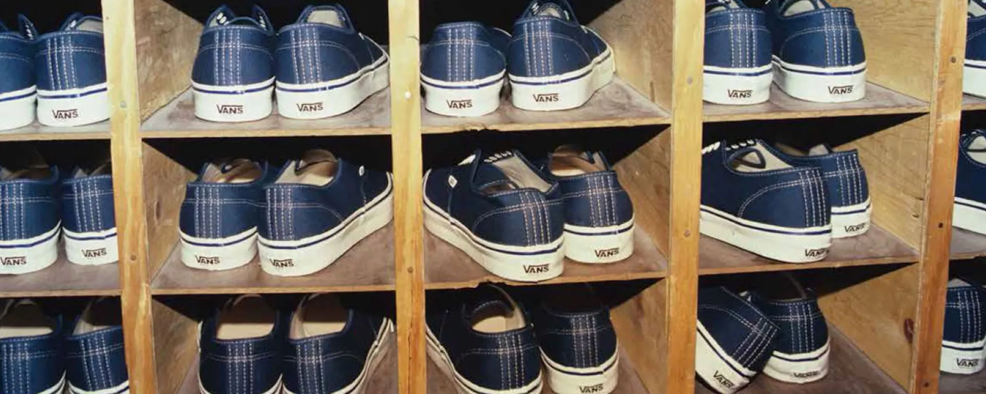 Вечния и автентичен дизайн на Vans